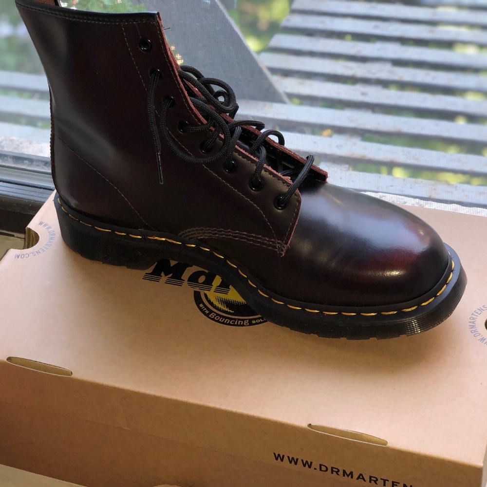 (SIZE 14)(NEW) Dr. Martens 1460-Cherry Red Arcadia